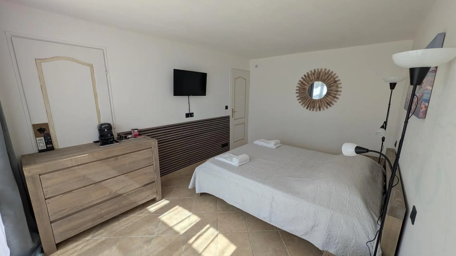 Les Geckos Bed & Breakfast Saintes-Maries-de-la-Mer 0*,  France
